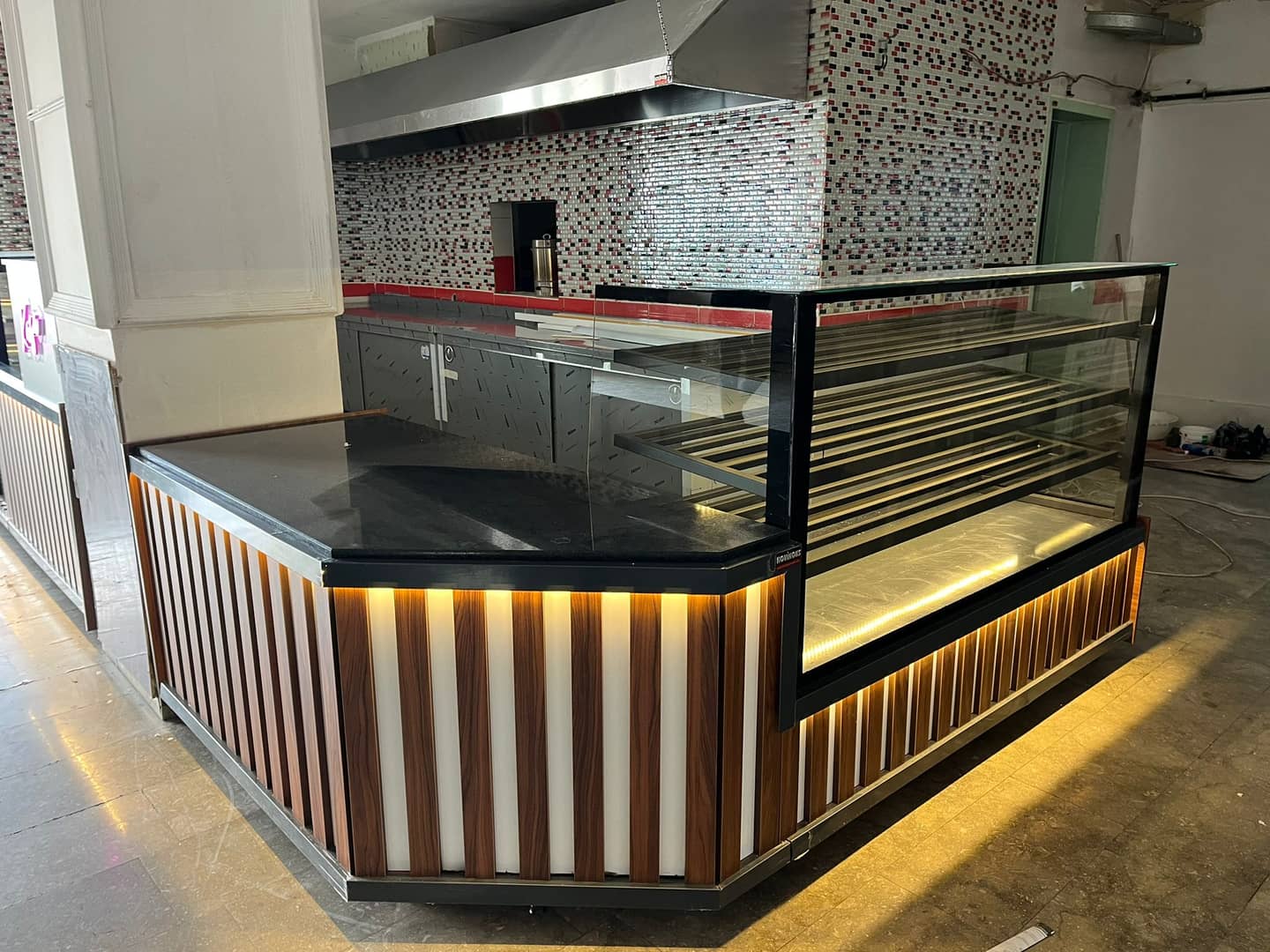 Köşe Pasta Vitrini PV-K90