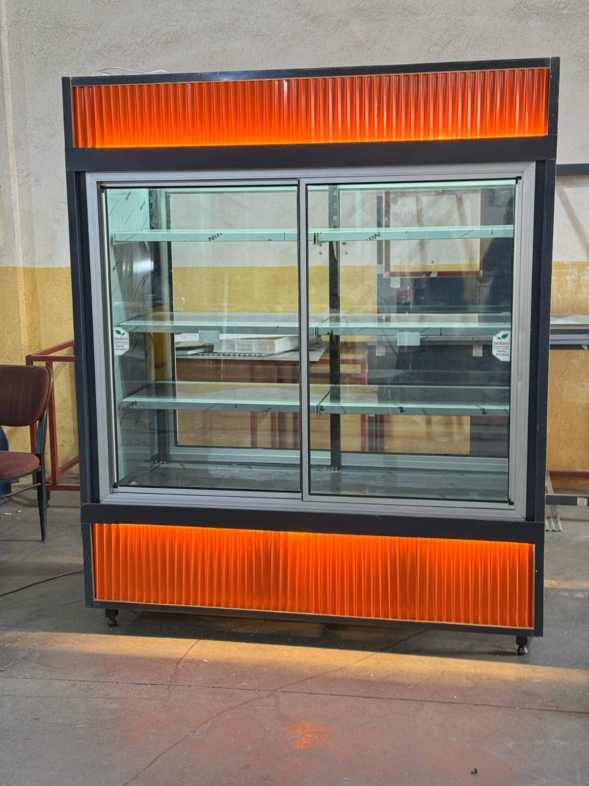 Camlı Soğuk Servis Dolabı SD-C220